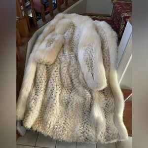 Elegant White Fox Fur Coat With Brownish Fur Markings